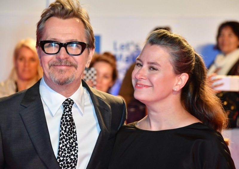 Nepopravljivi romantik: Gary Oldman peti put izrekao sudbonosno 'da'