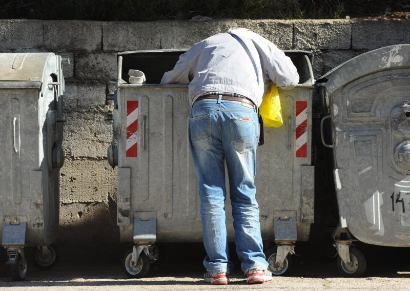 U Srbiji pola milijuna siromašnih, četvrtina populacije na rubu siromaštva