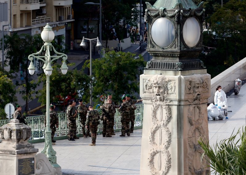 Napadač nožem ubio dvoje na kolodvoru u Marseilleu, likvidirala ga vojska