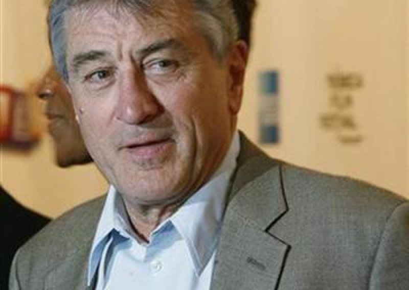 De Niro kujicu Bradleyja Coopera obasipa poklonima