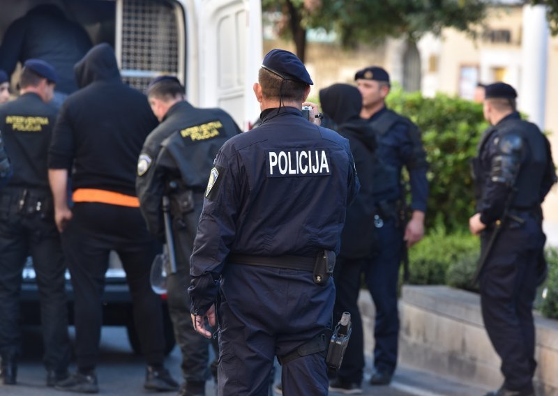 Policija utvrdila da je postupala zakonito, pa diže optužni prijedlog protiv pretučenog mladića