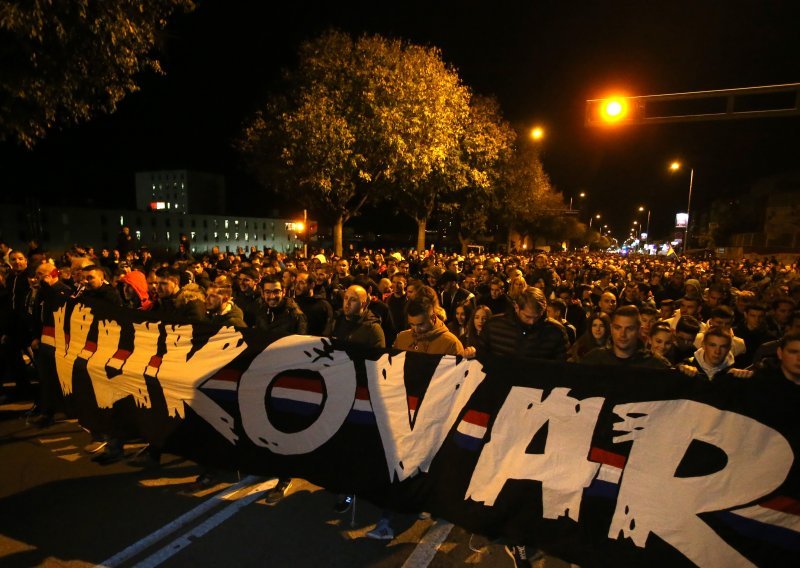 Torcida predvodila mimohod za Vukovar