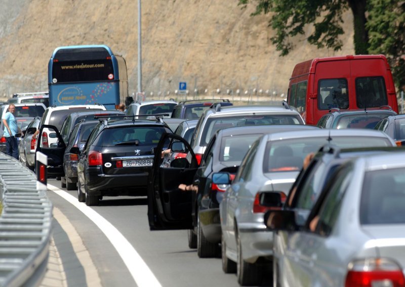 Ulazi u Sloveniju i dalje blokirani