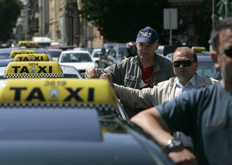 Zagreb taxi drivers end protest