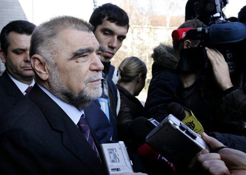 Mesić says no one will try to break up Bosnia and Herzegovina