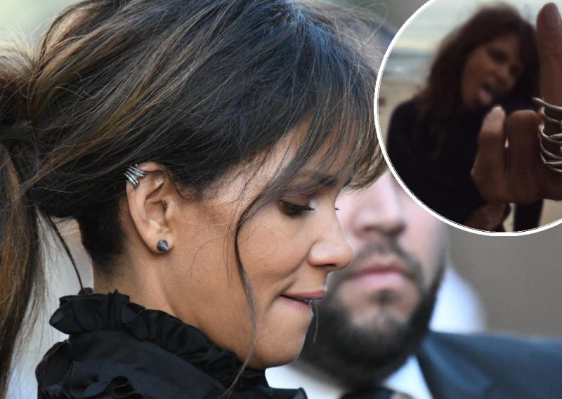 Halle Berry je 2017. ispratila visoko uzdignutim srednjim prstom