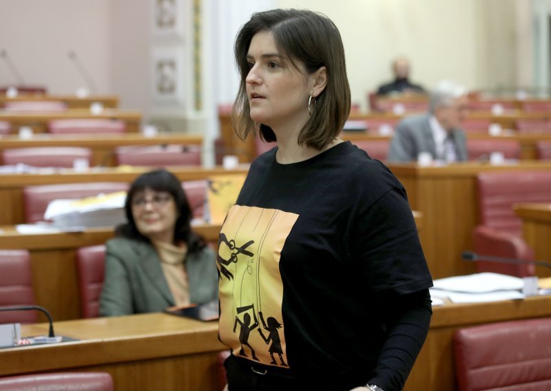 Marija Puh: Dečko je tražio da se ostavim politike