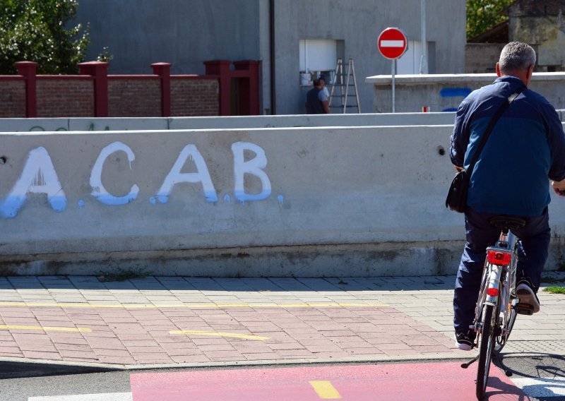 Muškarac dolijao jer je na društvenoj mreži policajce nazvao gadovima