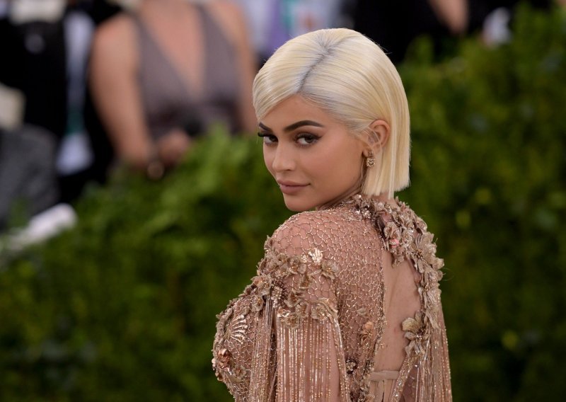 Kylie Jenner napokon otkrila ime kćeri i podigla buru na društvenim mrežama