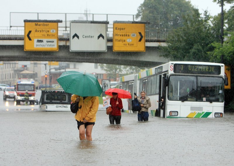 Ljubljana poplavljena, Celje bez pitke vode