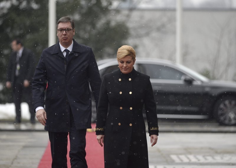 Kiseli osmijesi, nervozna Grabar Kitarović i smrknuti Vučić: U frižideru je bilo toplije...