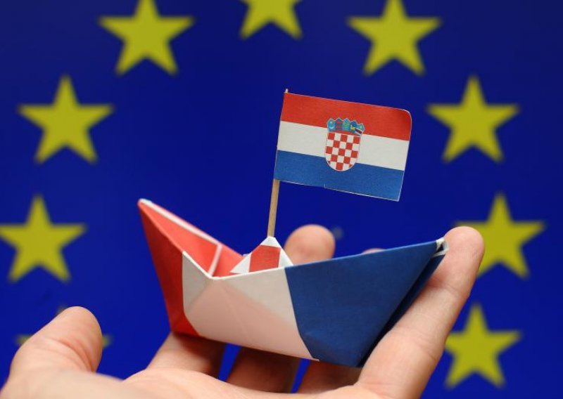 Hrvatski mitovi o EU