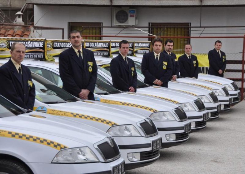 Zbog 'neizdrživih pritisaka' Taxi Cammeo otišao iz Pule