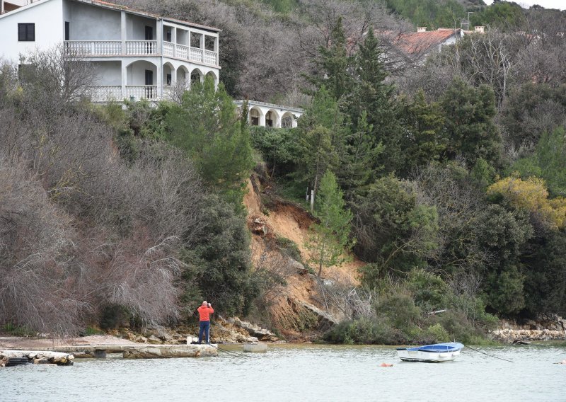 Aktiviralo se klizište u Posedarju, ugroženo podesetak kuća