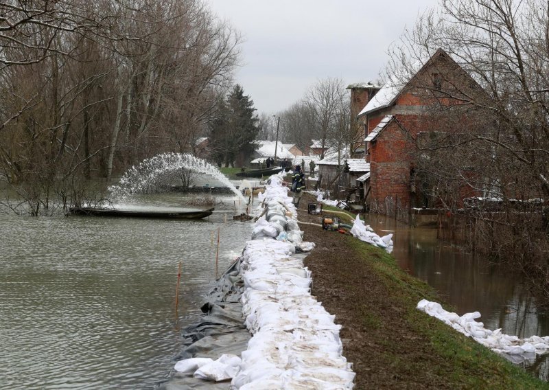 Vodostaj Kupe nezaustavljivo raste, a Sava dosegnula rekordnih 925 centimetara