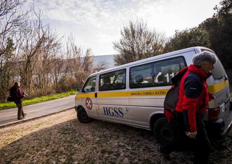 Zvuči kao šala, ali nije! HGSS-ovci opljačkani dok su tragali za nestalim dječakom