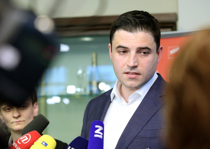 Ankete govore o padu rejtinga, ali šef SDP-a tvrdi: Rastemo i jačamo!