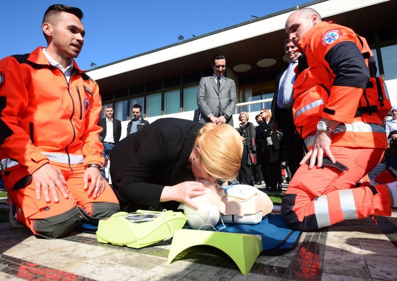 Pogledajte kako se na Pantovčaku obilježio Dan zdravlja i kako se predsjednica snašla u vježbi oživljavanja