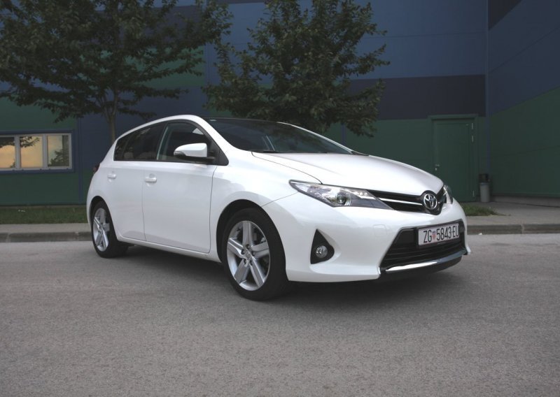 Toyota Auris 2.0 D-4D - na pravom putu