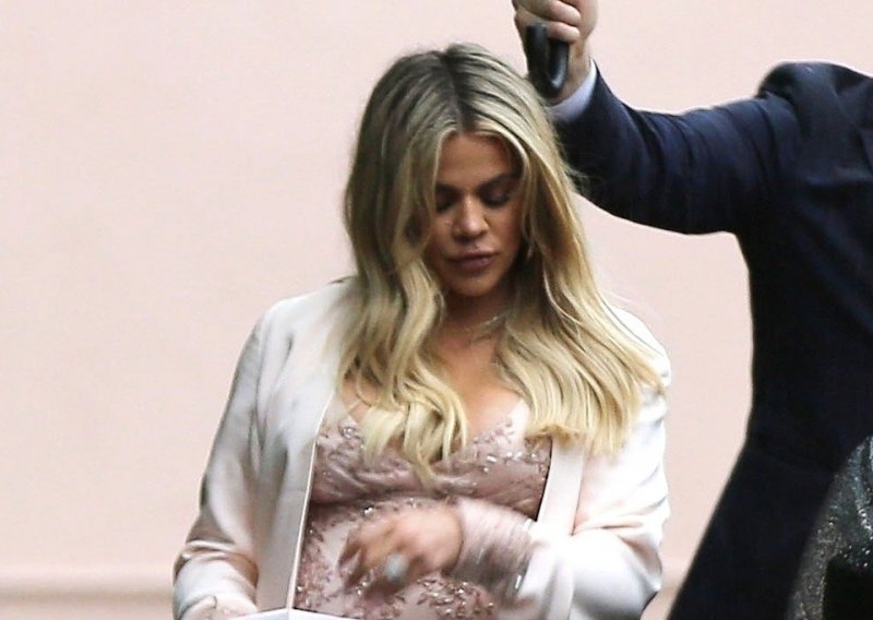 Ponižena starleta: Hoće li Khloe Kardashian oprostiti ocu svog djeteta nevjeru?