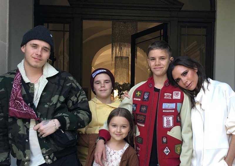 Victoria Beckham: Obiteljska proslava 44. rođendana bez osmijeha na licu