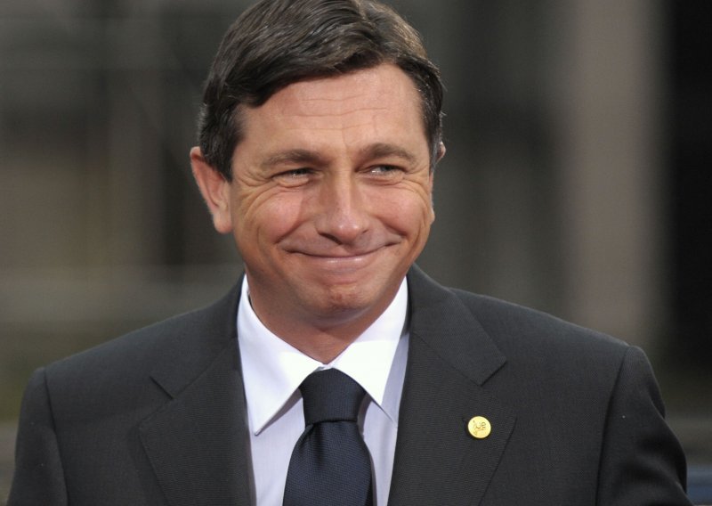 Pahor spreman sa sindikatima sjesti za stol