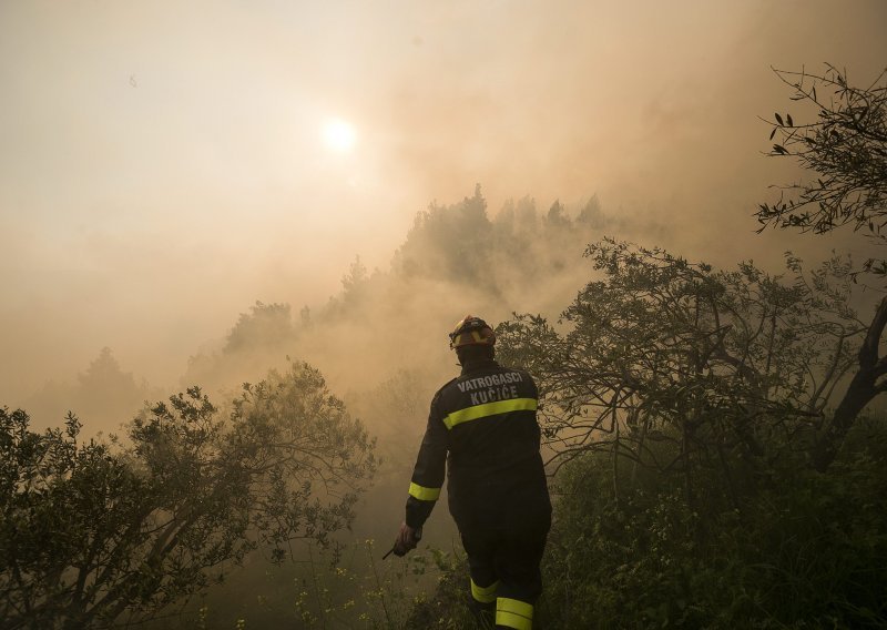 Šibenski vatrogasci borili se s čak tri požara, svi su lokalizirani