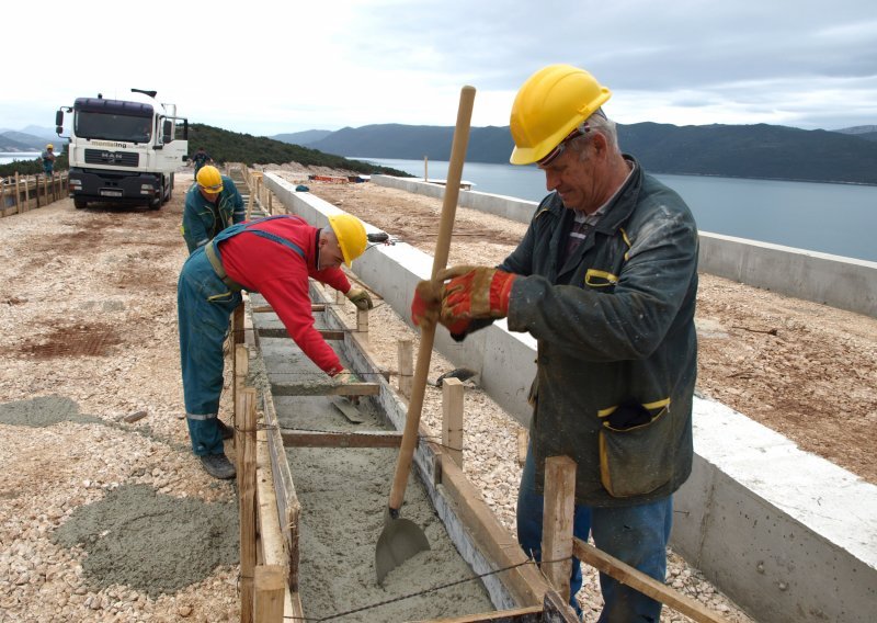 Pad potrošnje, radna snaga sve skuplja