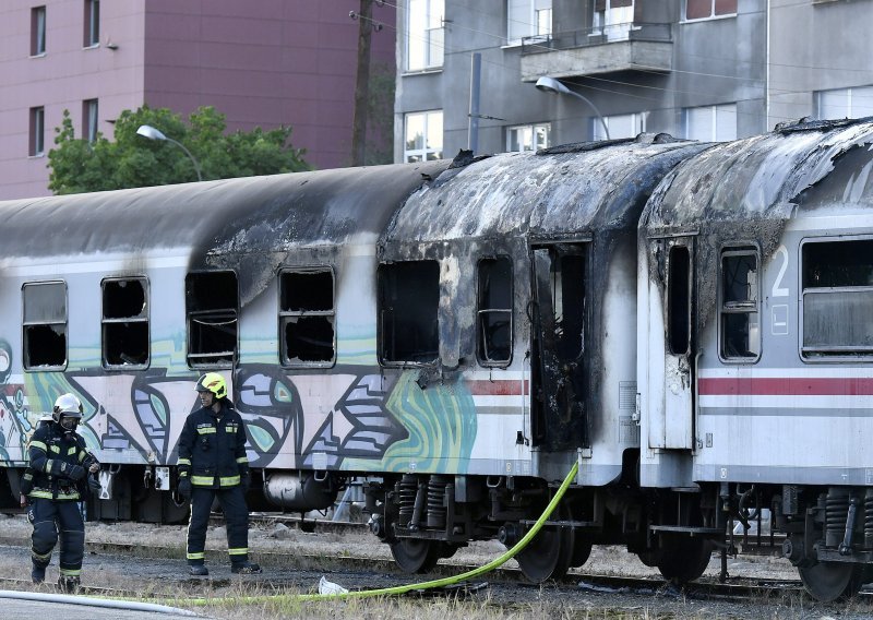 Zapalila se dva vagona na zagrebačkom Glavnom kolodvoru