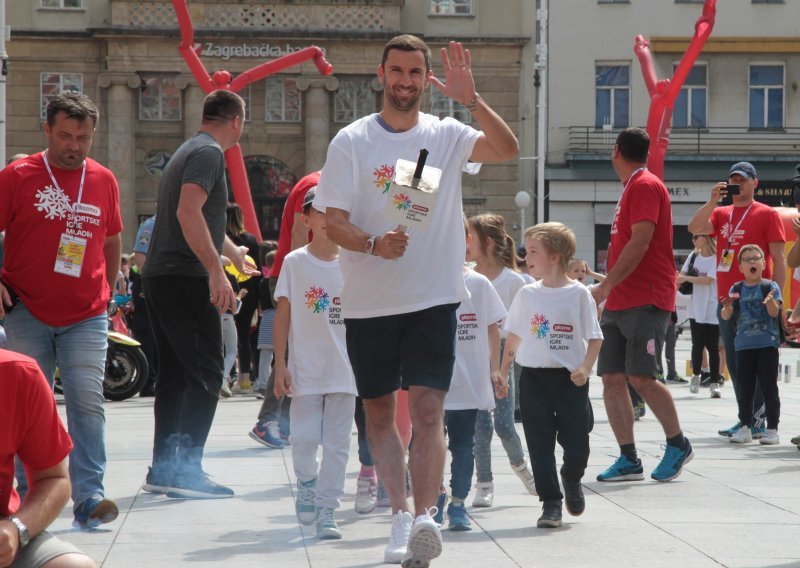 Darijo Srna progovorio o nastavku karijere i potom upalio plamen Sportskih igara mladih