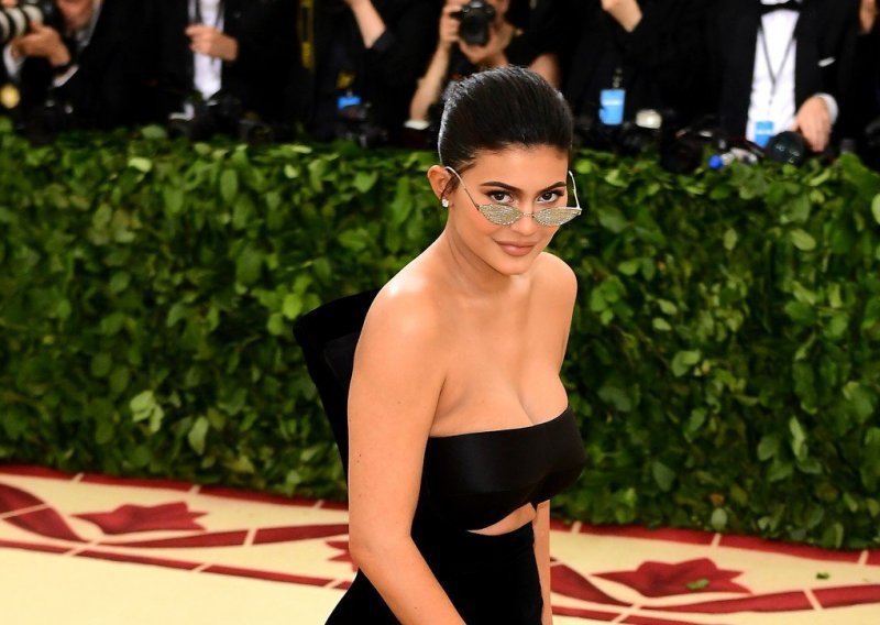 Petomjesečna kći Kylie Jenner već ima nevjerojatnu kolekciju cipela vrijednu preko 140 tisuća kuna