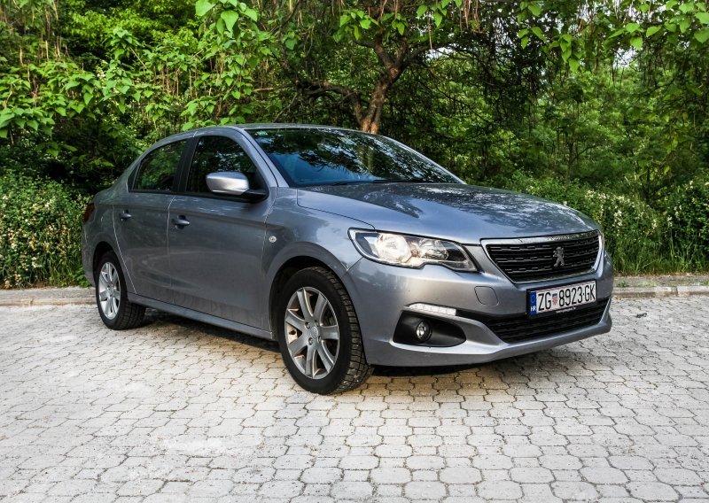 Peugeot 301 1.6 BlueHDi 100 Allure - štedljiv i praktičan