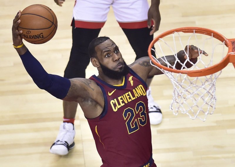 LeBron podsjetio na Jordana, ali nije bilo dovoljno; Boston dobio i drugu