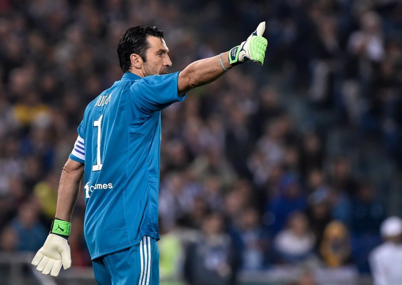 Kakav bi to bio udarac za navijače Juventusa! Buffon ima novi klub?