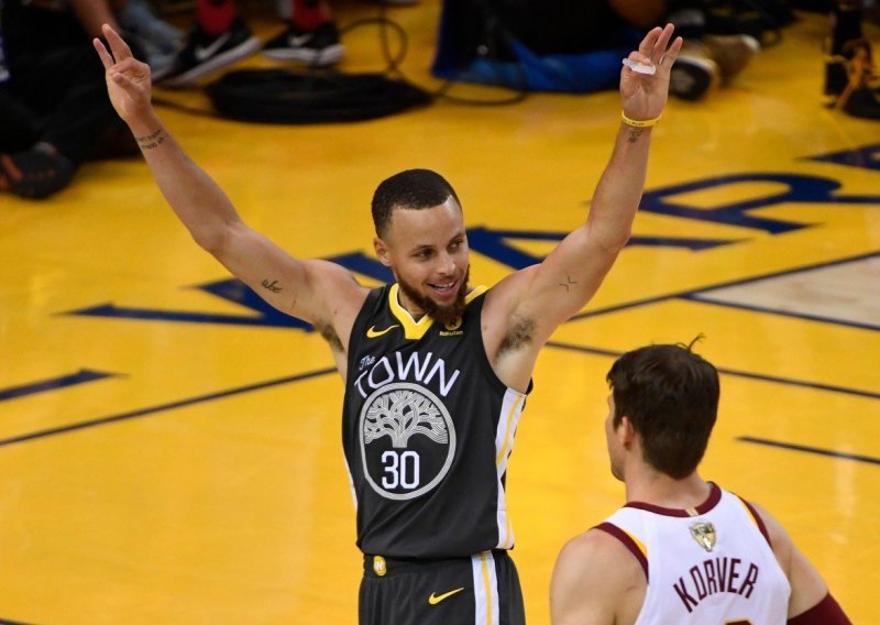 Čudesni Stephen Curry do novog rekorda u tricama, Golden State lako do pobjede