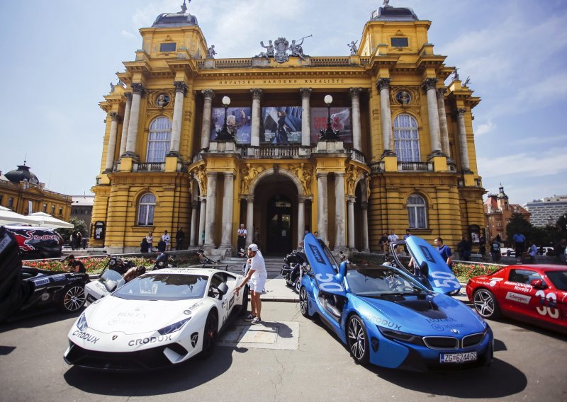 Pogledajte karavanu luksuznih i sportskih automobila koja je krenula prema moru