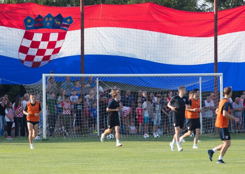 Izbornika Dalića naljutilo pitanje o Zdravku Mamiću, Ćorluka napustio trening...