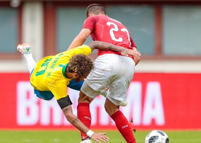 Pogledajte prljave nasrtaje na Neymara; evo što je Brazilac rekao o grubostima koje je doživio u Beču