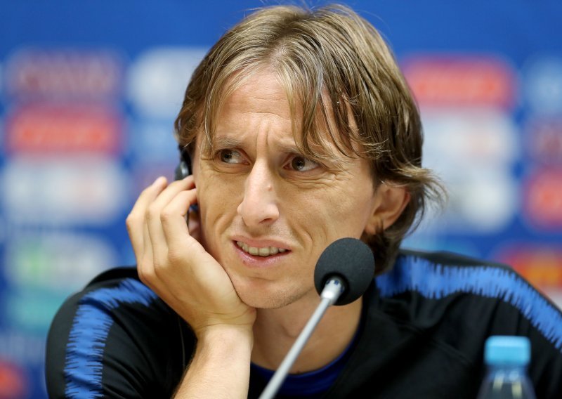 Modrić izgubio živce zbog pitanja o Mamiću i odbrusio novinaru