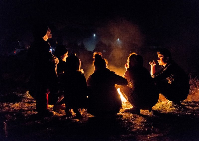 Policajci iz Gračaca zaustavili kamion s nekoliko desetaka migranata