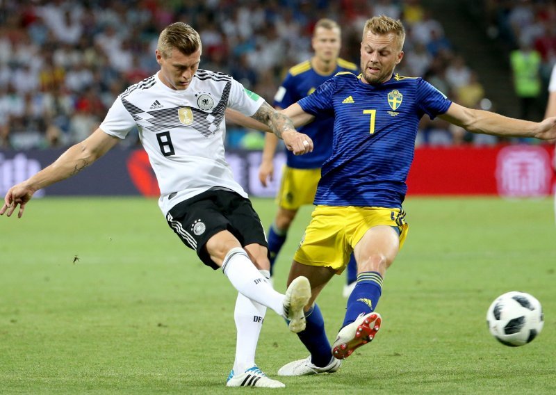 Kroos u posljednjim sekundama zabio za pobjedu koja Njemačku ostavlja u igri