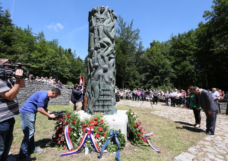 Komemoracija u Jadovnom: 'Državna vlast komemorira žrtve Bleiburga, a ne obilježava bitku na Sutjesci'