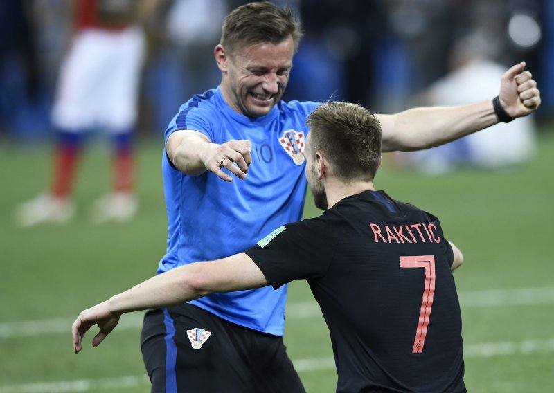 Rakitić nakon povijesne pobjede grcao na travnjaku u suzama pa poručio: Neka izgori cijela Hrvatska!