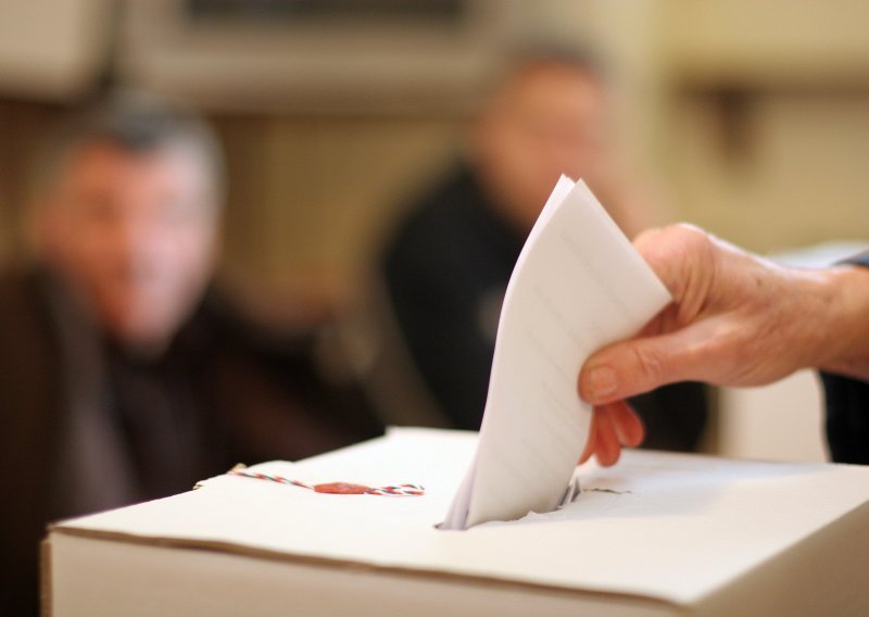 Žene i muškarci dubljeg glasa imaju veće šanse na izborima