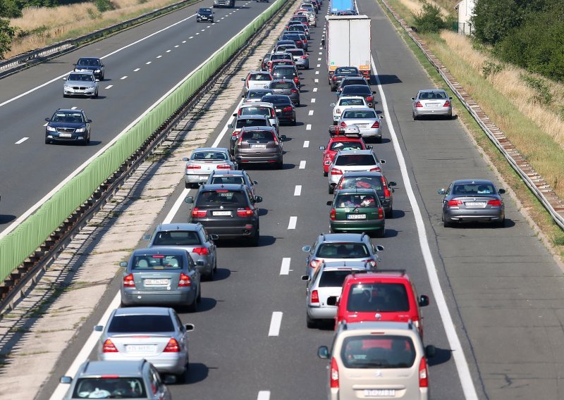 Iz HGSS-a poručili što misle o onima koji se 'švercaju' po zaustavnoj traci na autocesti