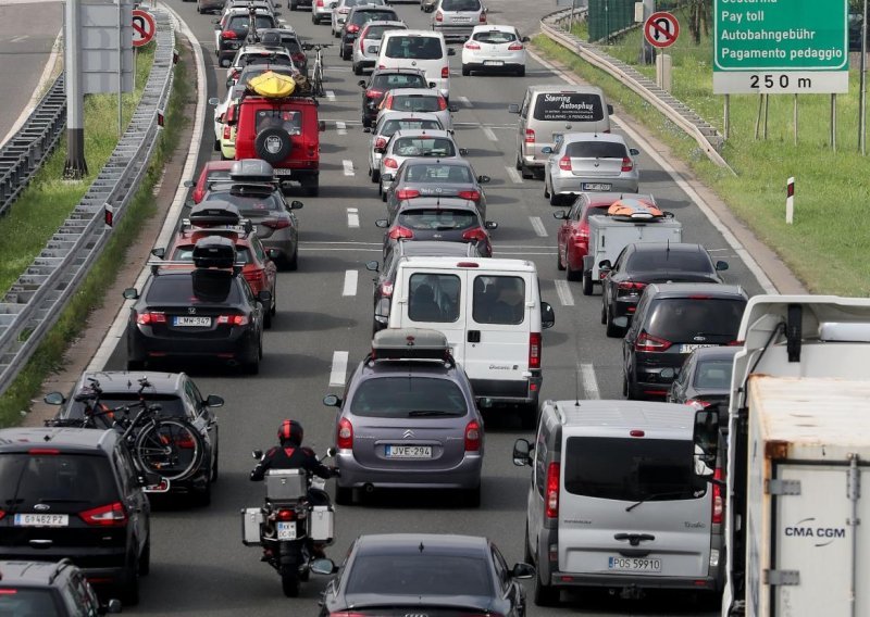 Počeo još jedan vrlo prometni vikend, HAK javlja o kilometarskim kolonama