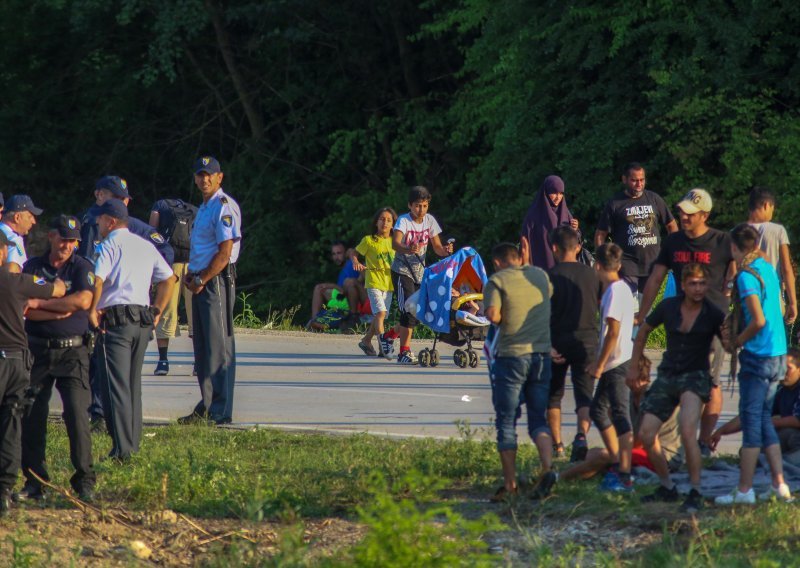 Policija u Bihaću ne može spriječiti dolazak migranata, traži intervenciju države