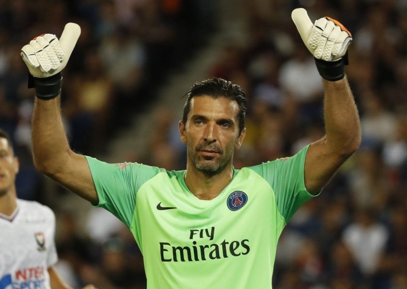 Legendarni Buffon imao je poseban razlog zamijeniti dres s ovim 'klincem'