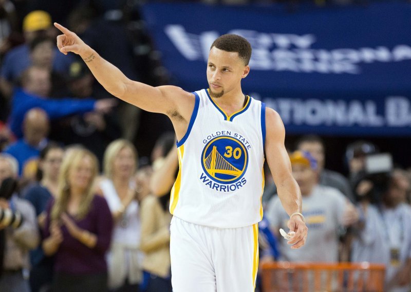 Golden State tijesnom pobjedom na korak do NBA rekorda!