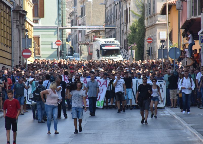 Skupina hrvatskih pisaca solidarna s radnicima Uljanika i 3. maja